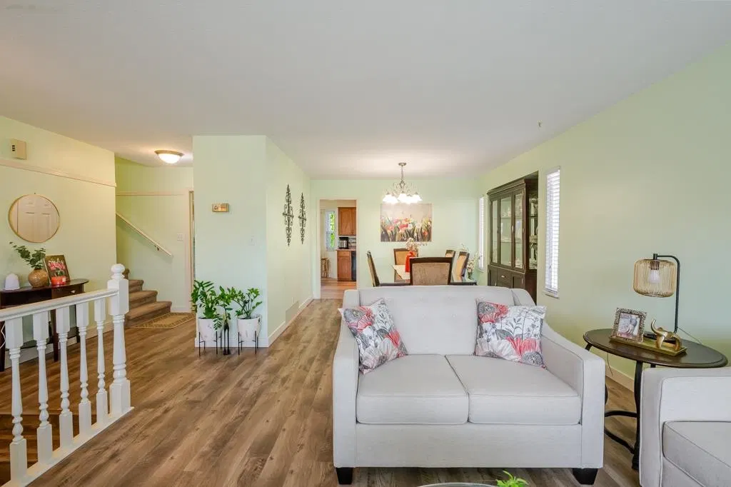 Photo 4 of 19 at 32145 Clinton Avenue