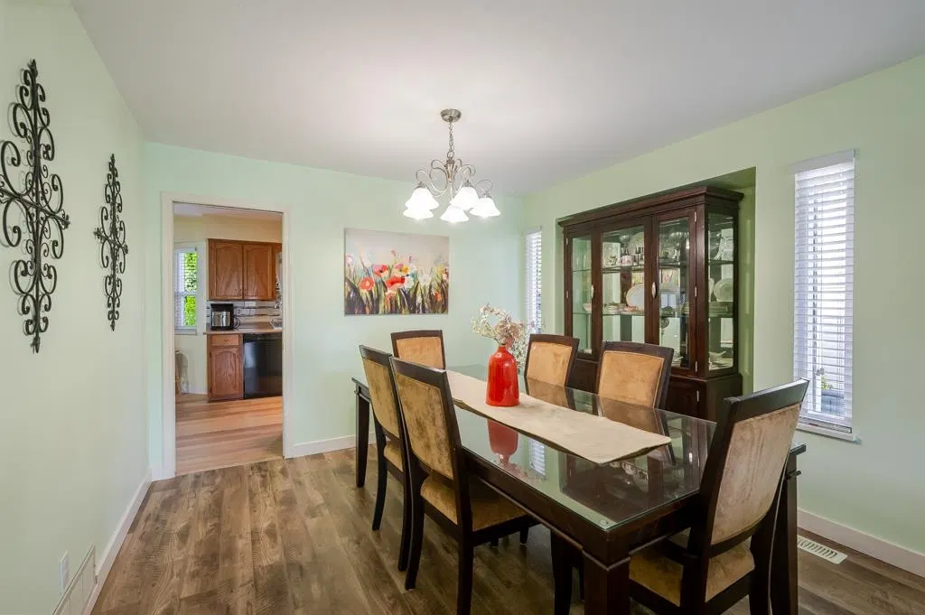 Photo 5 of 19 at 32145 Clinton Avenue