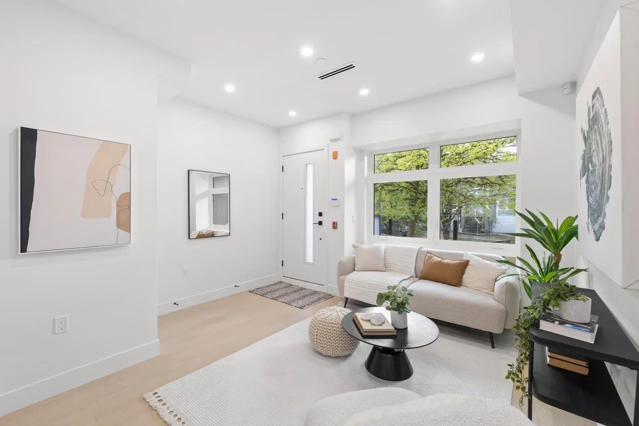 Photo 3 of 26 at #201 – 2135 E Pender Street