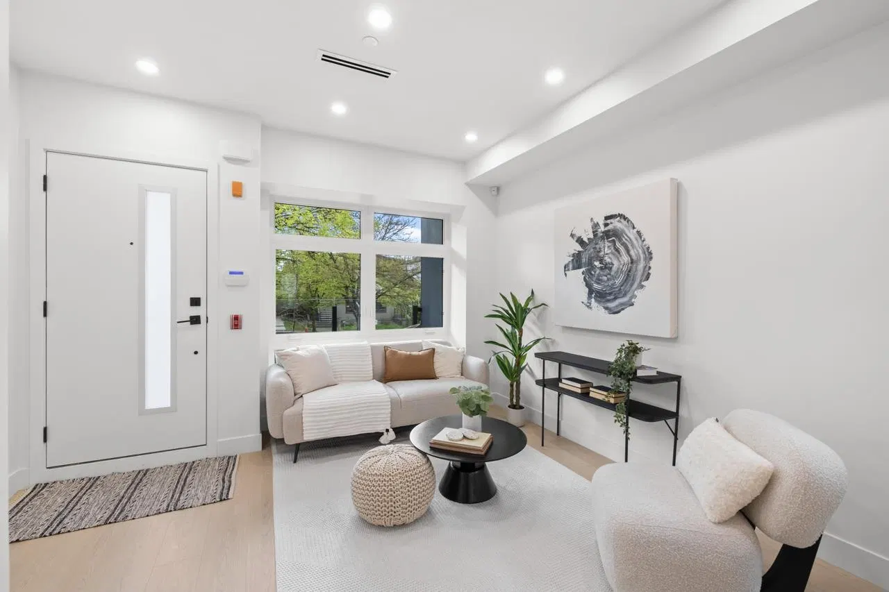 Photo 4 of 26 at #201 – 2135 E Pender Street