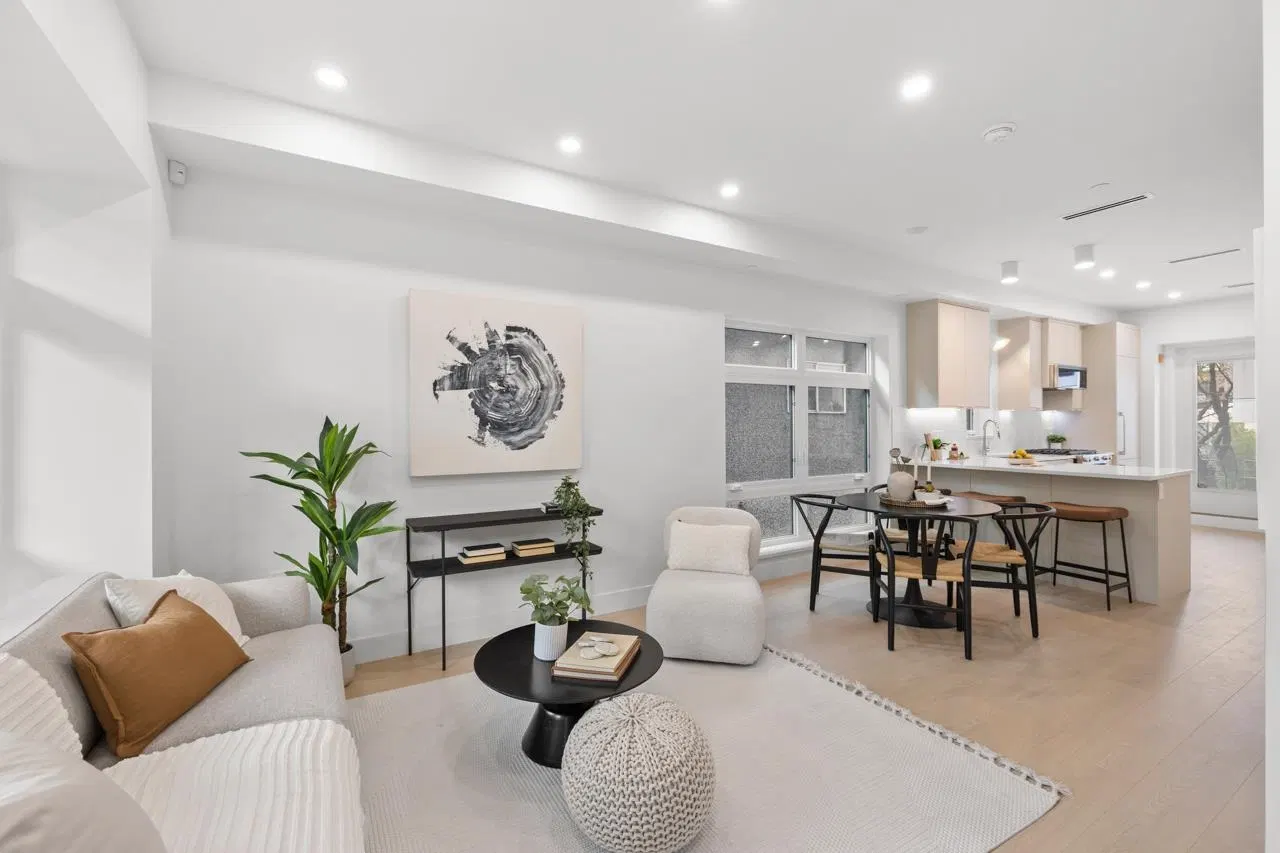Photo 5 of 26 at #201 – 2135 E Pender Street