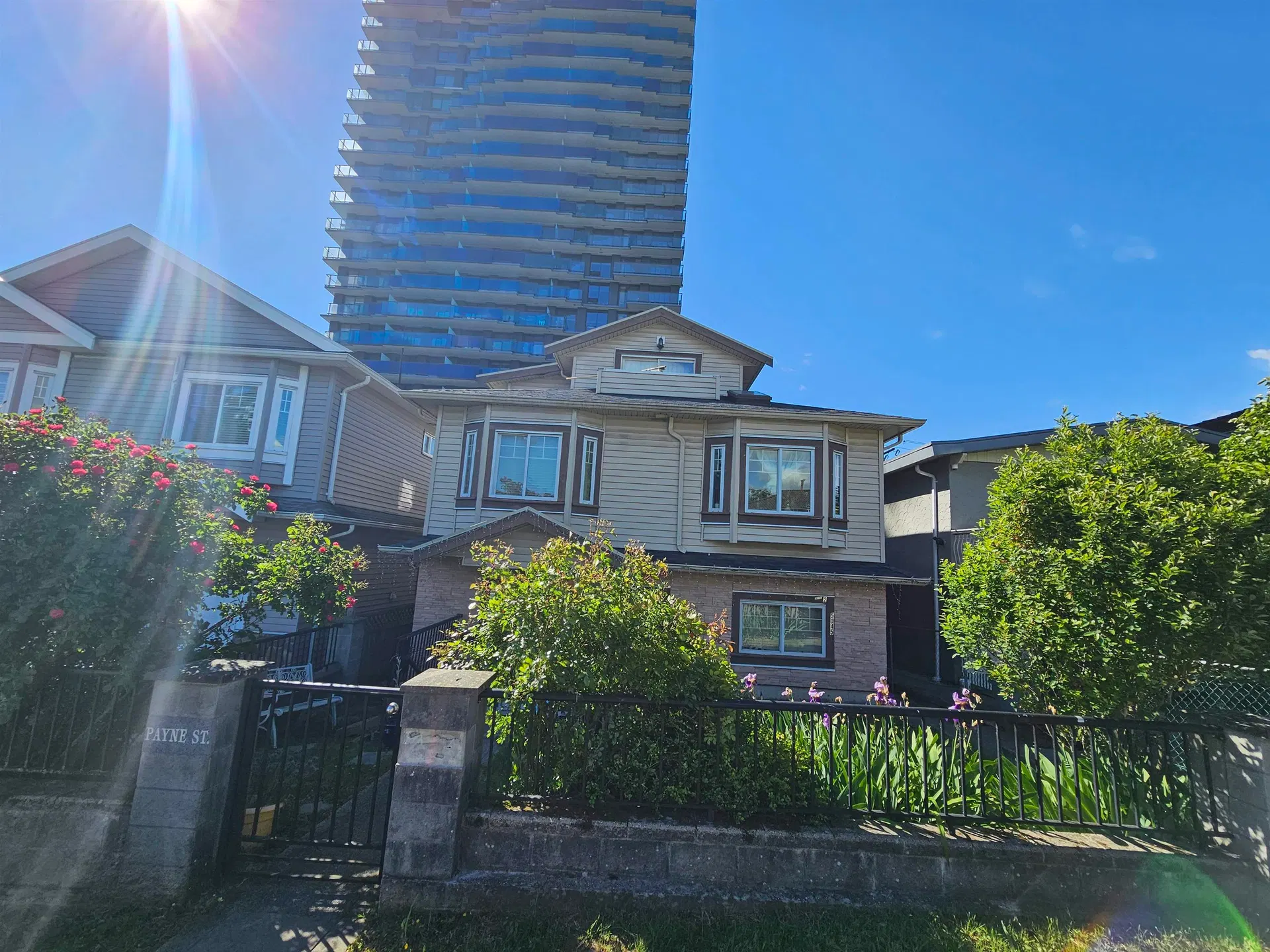 Photo 1 of 11 at 5045 Payne Street