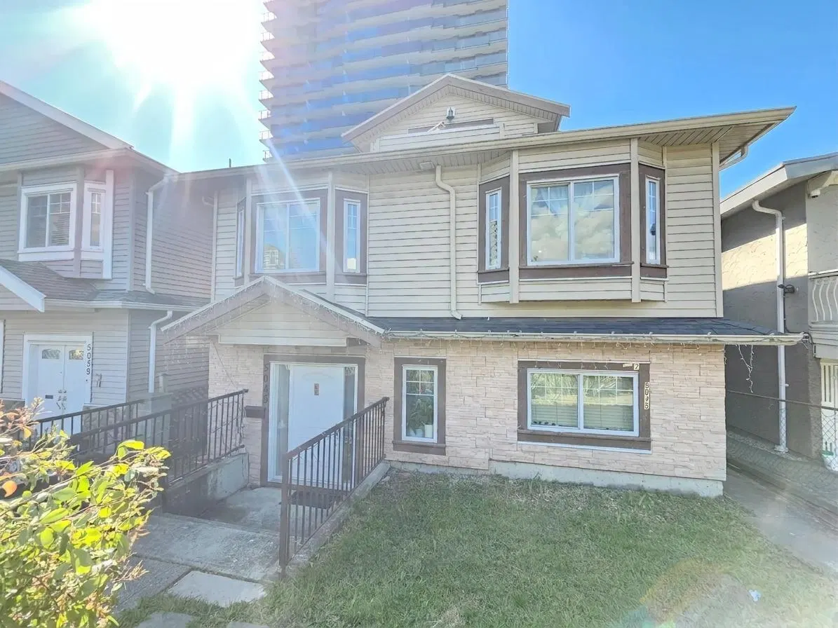 Photo 2 of 11 at 5045 Payne Street