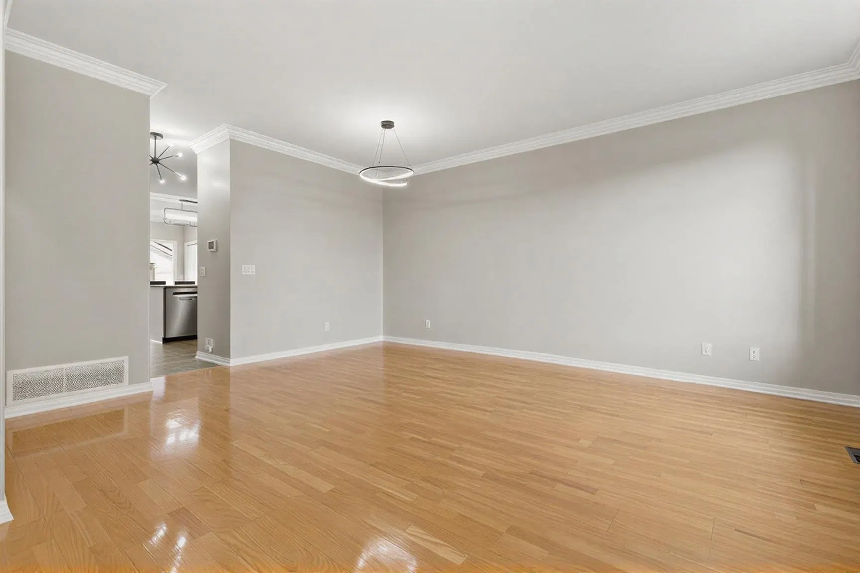 Photo 3 of 40 at #106 – 33751 7 Avenue