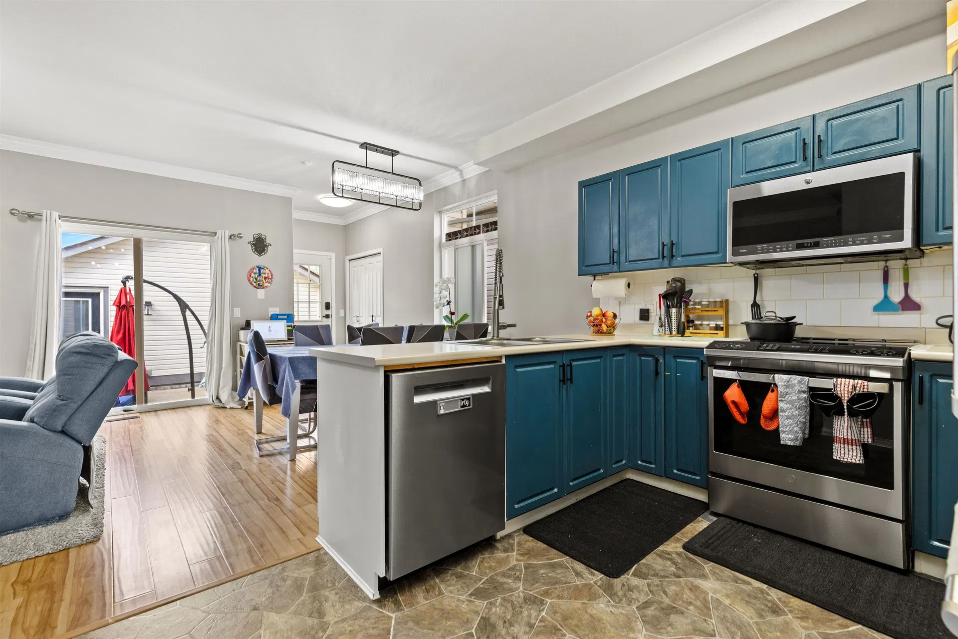 Photo 5 of 40 at #106 – 33751 7 Avenue