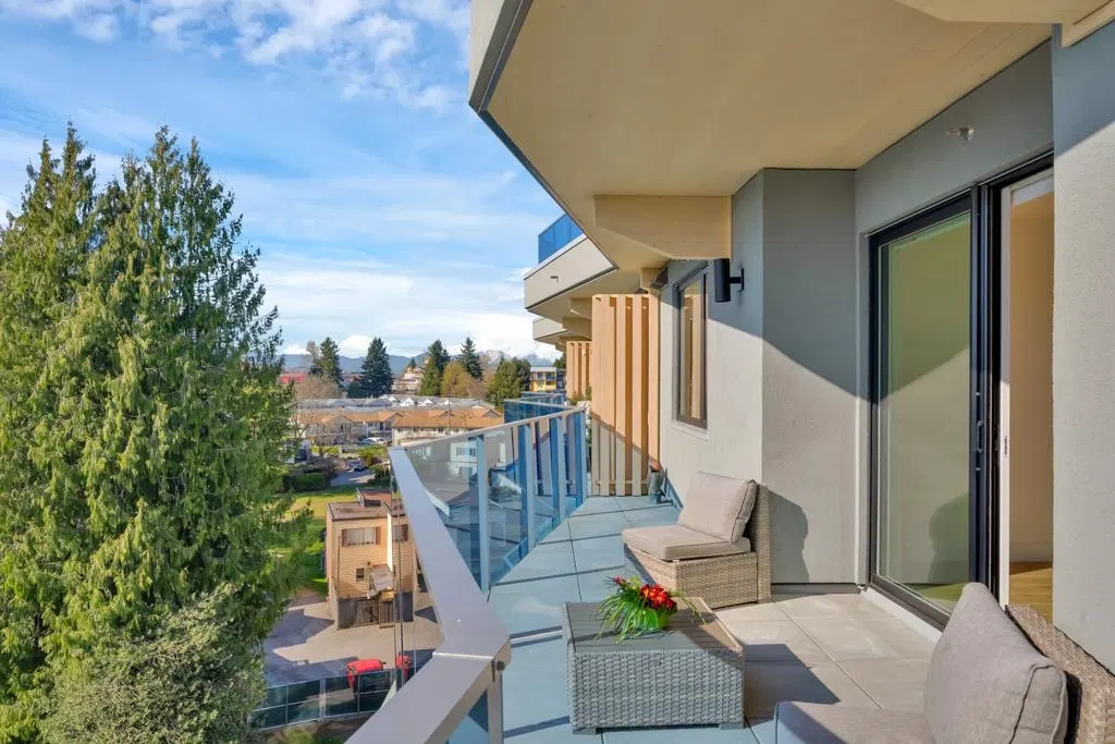 Photo 3 of 40 at #505 – 33160 Plaxton Crescent