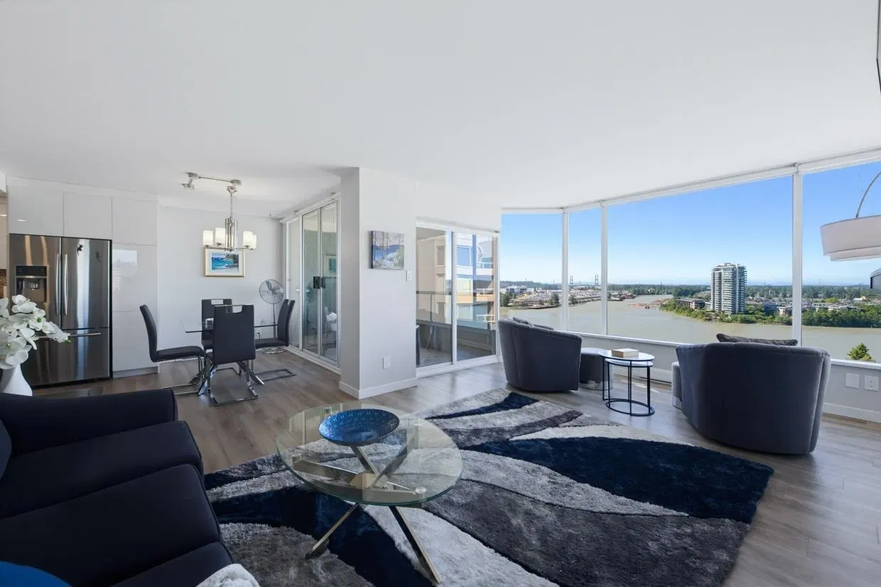 Photo 4 of 40 at #1606 – 1045 Quayside Drive