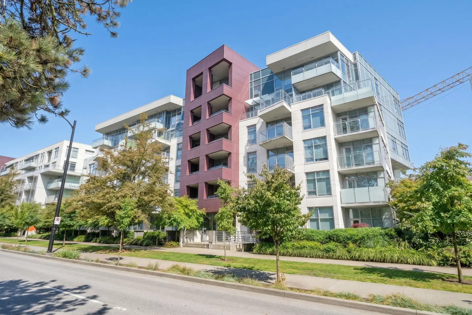 #401 – 5033 Cambie Street