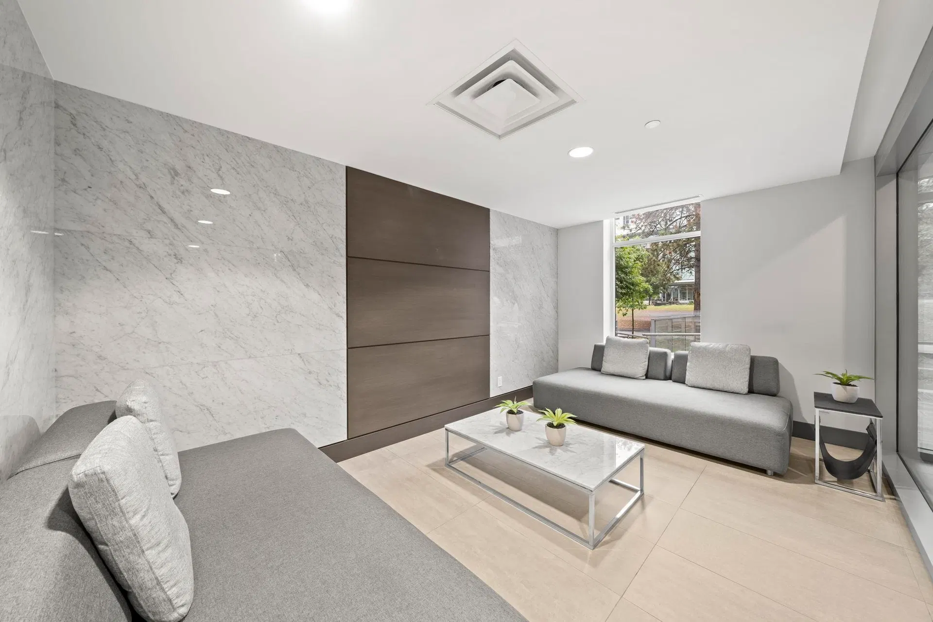 Photo 3 of 32 at #401 – 5033 Cambie Street