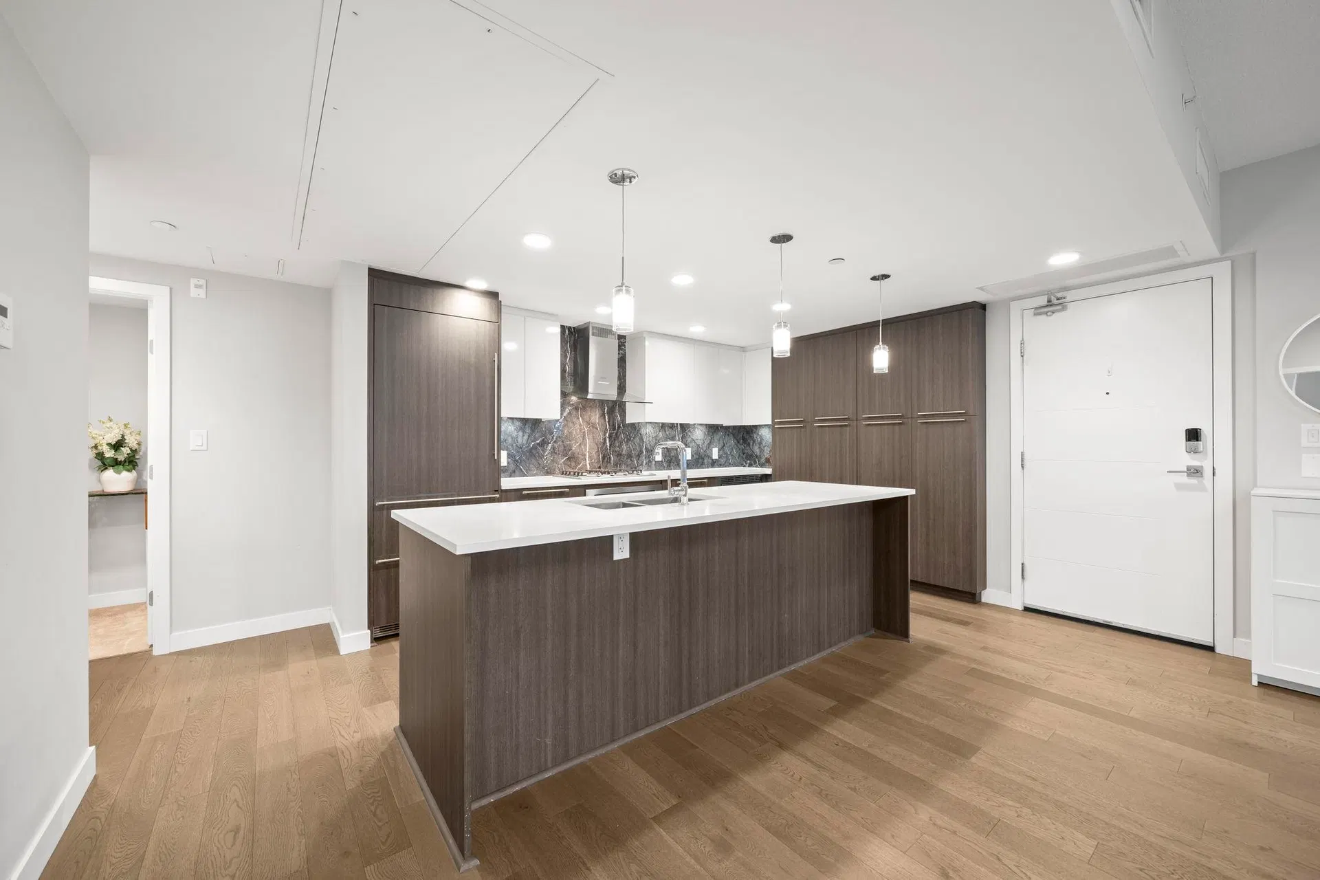Photo 4 of 32 at #401 – 5033 Cambie Street