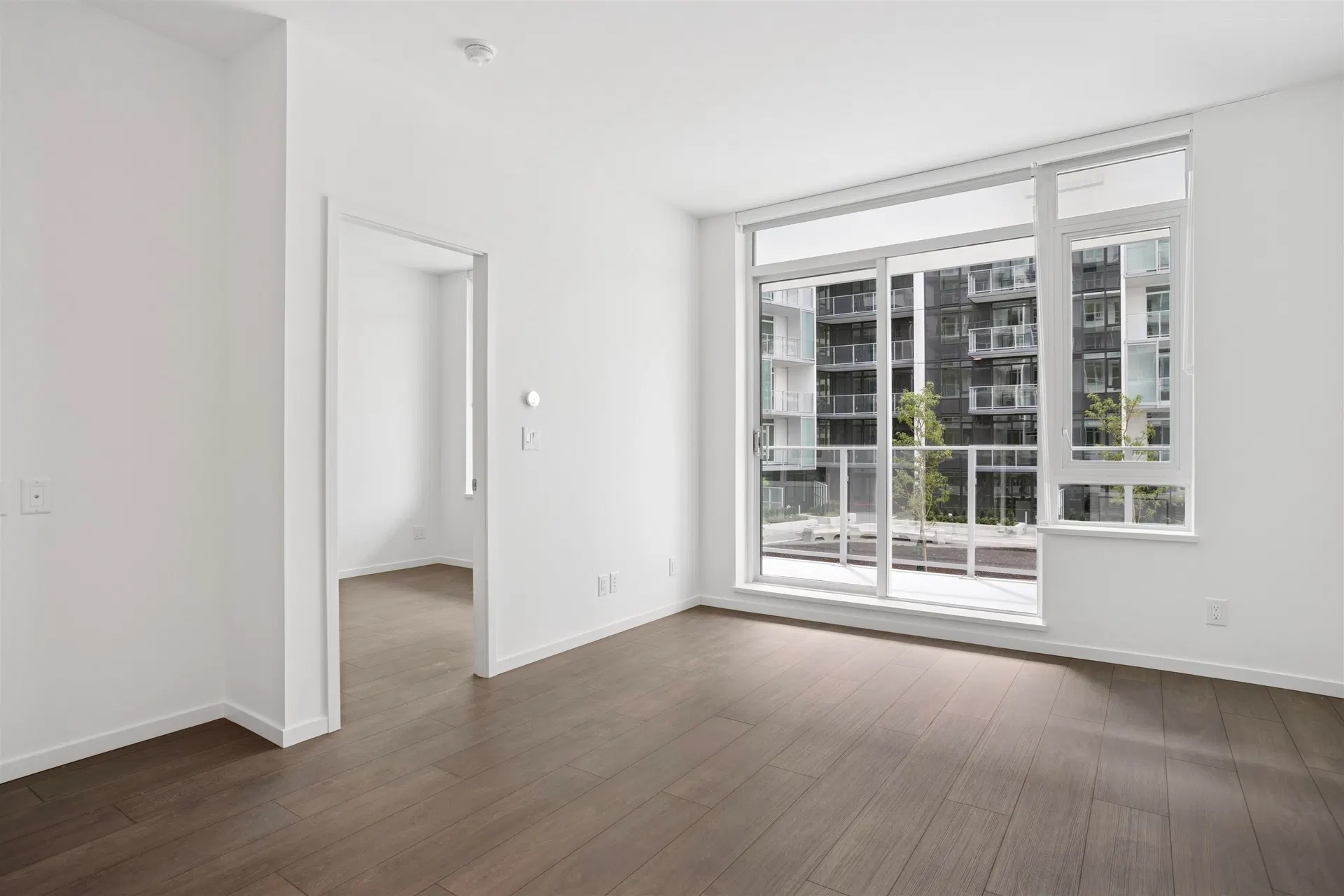 Photo 5 of 37 at #548 – 6500 Minoru Boulevard