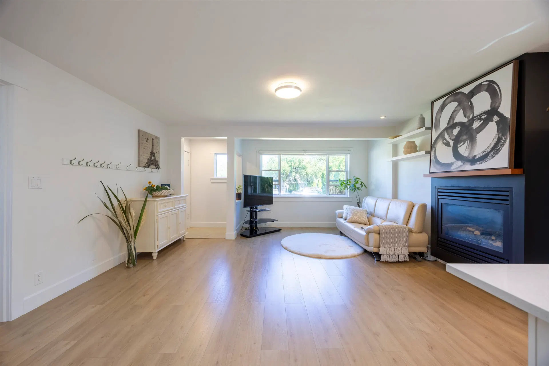 Photo 5 of 19 at 931 Sperling Avenue