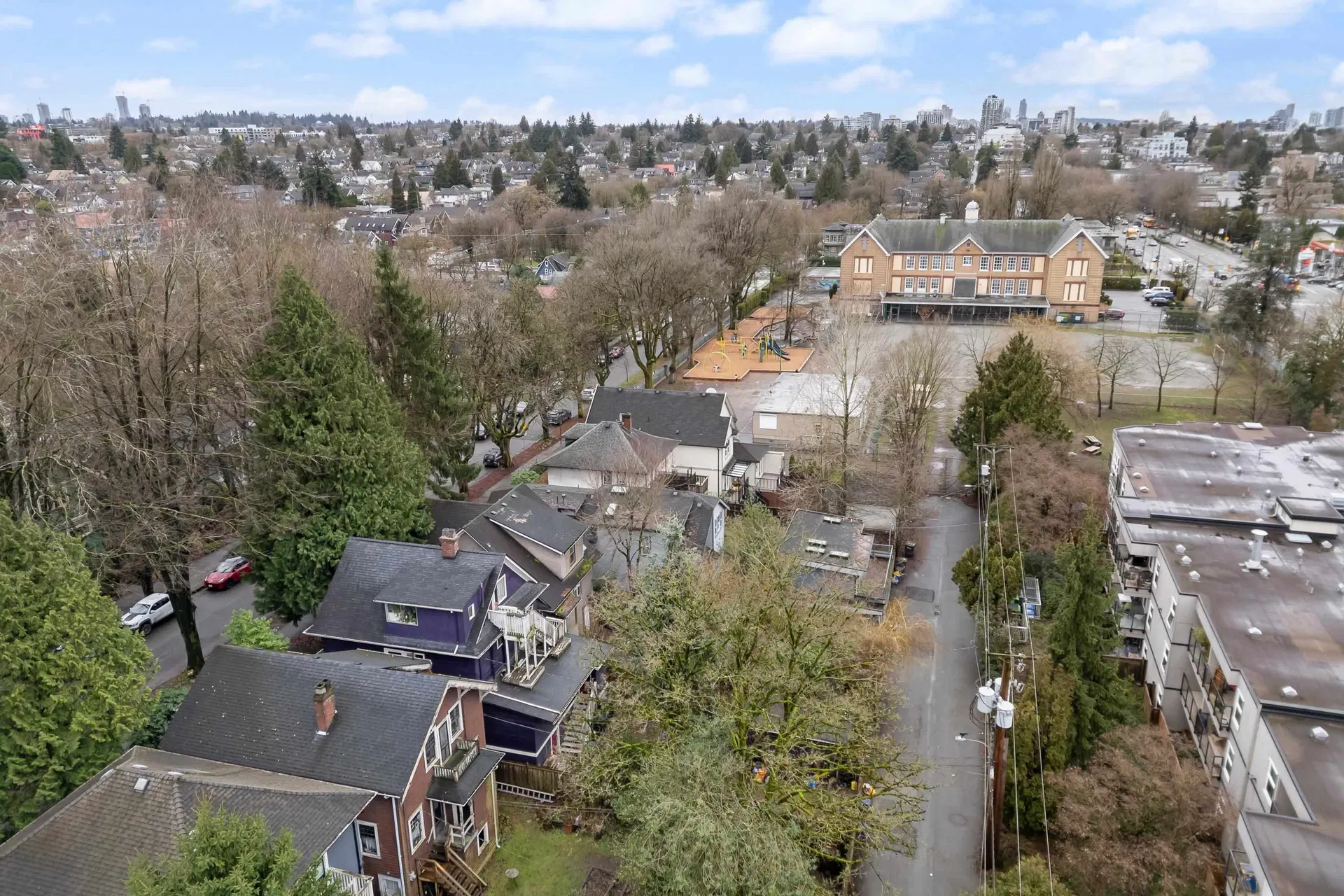 Photo 4 of 5 at 1437 E 10th Avenue