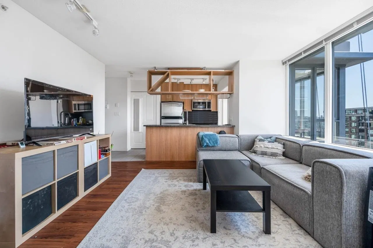 Photo 4 of 16 at #1708 – 1001 Richards Street