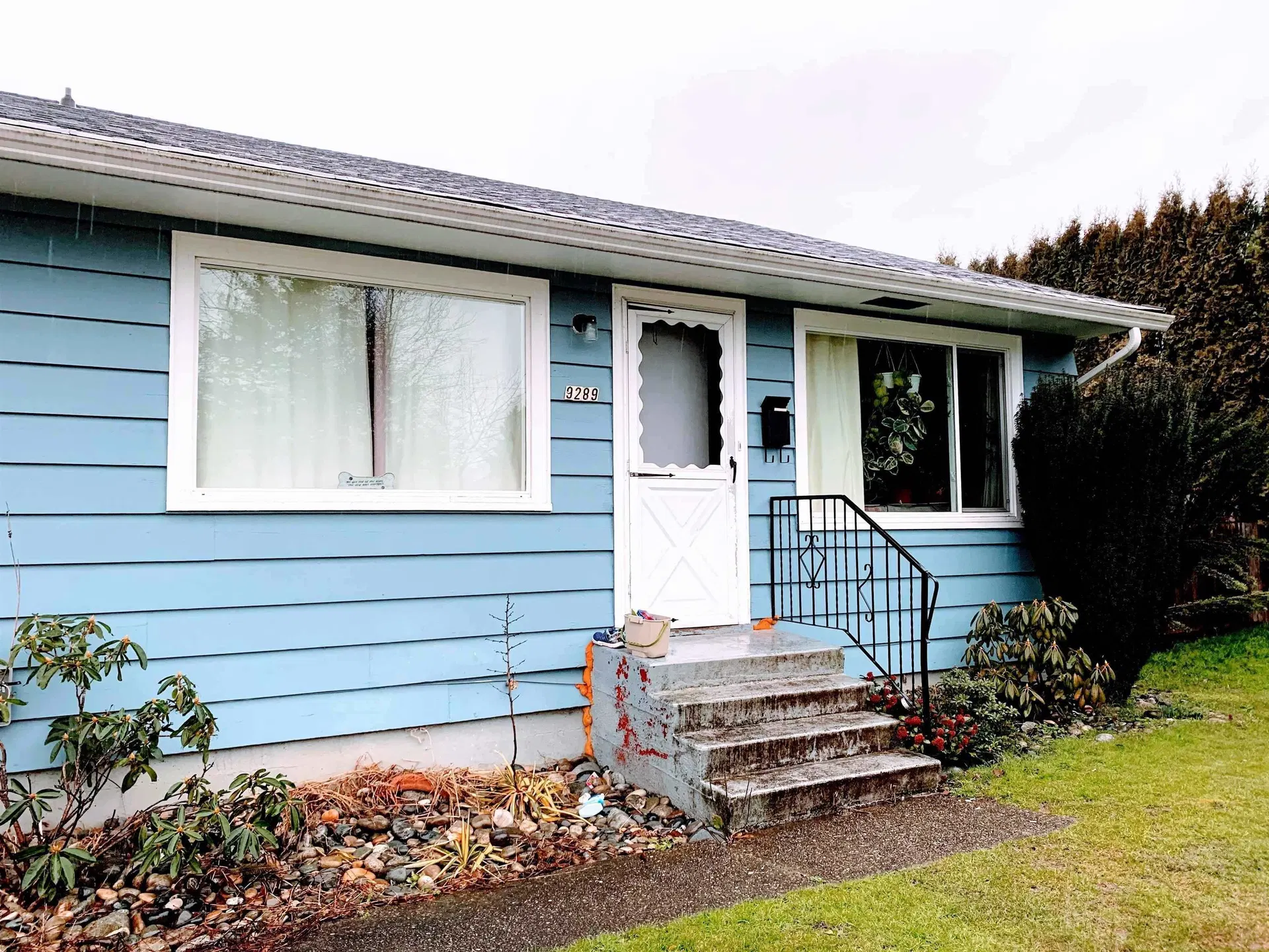 Photo 2 of 15 at 9287 Armitage Street