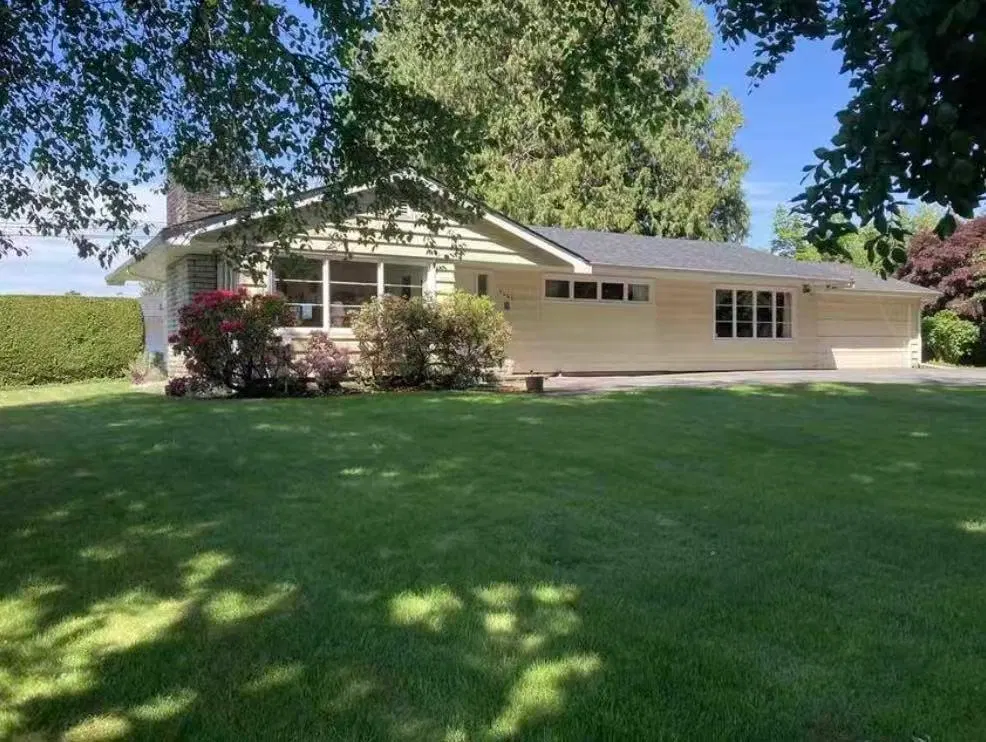 Photo 3 of 14 at 7441 Mckay Avenue