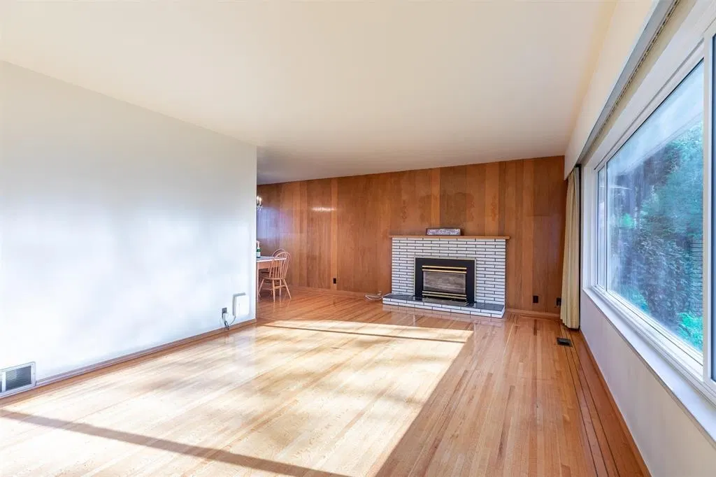 Photo 4 of 34 at 5482 Rhodes Street