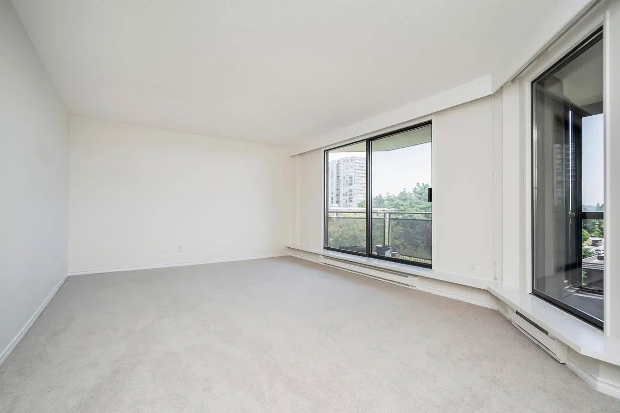 Photo 4 of 30 at #801 – 444 Lonsdale Avenue