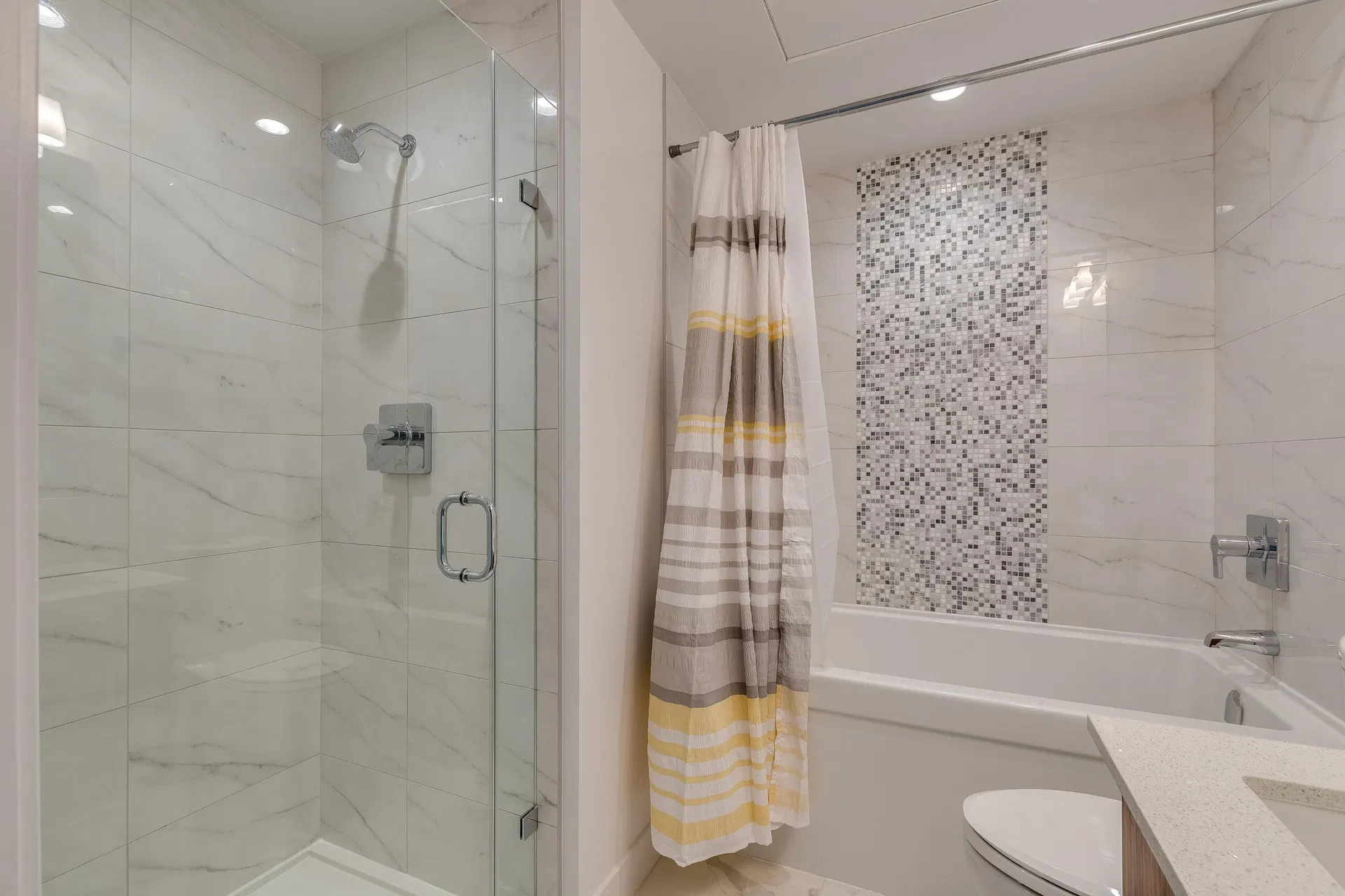 Photo 5 of 19 at #2105 – 1283 Howe Street