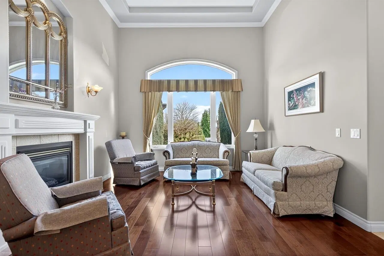 Photo 4 of 40 at 9493 163 Street