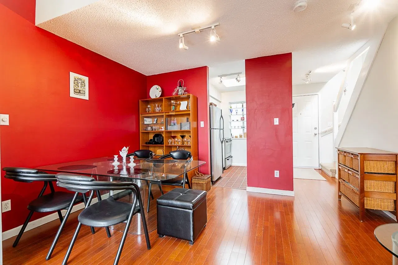 Photo 4 of 37 at 592 W 16th Avenue