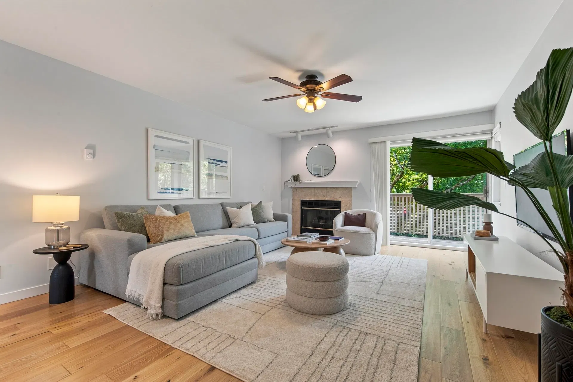 Photo 1 of 27 at 836 Roche Point Drive