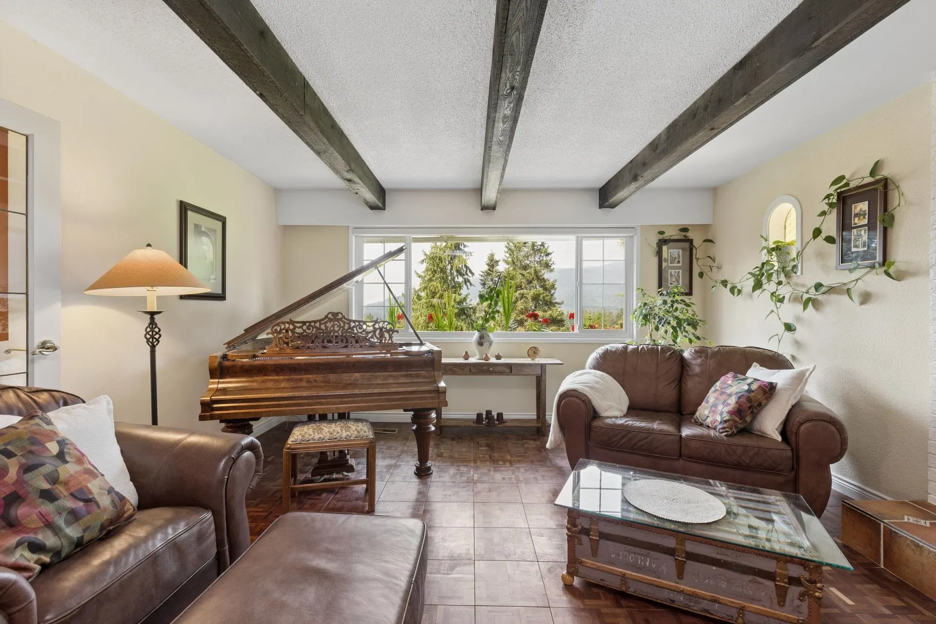 Photo 4 of 40 at 704 Maurelle Court