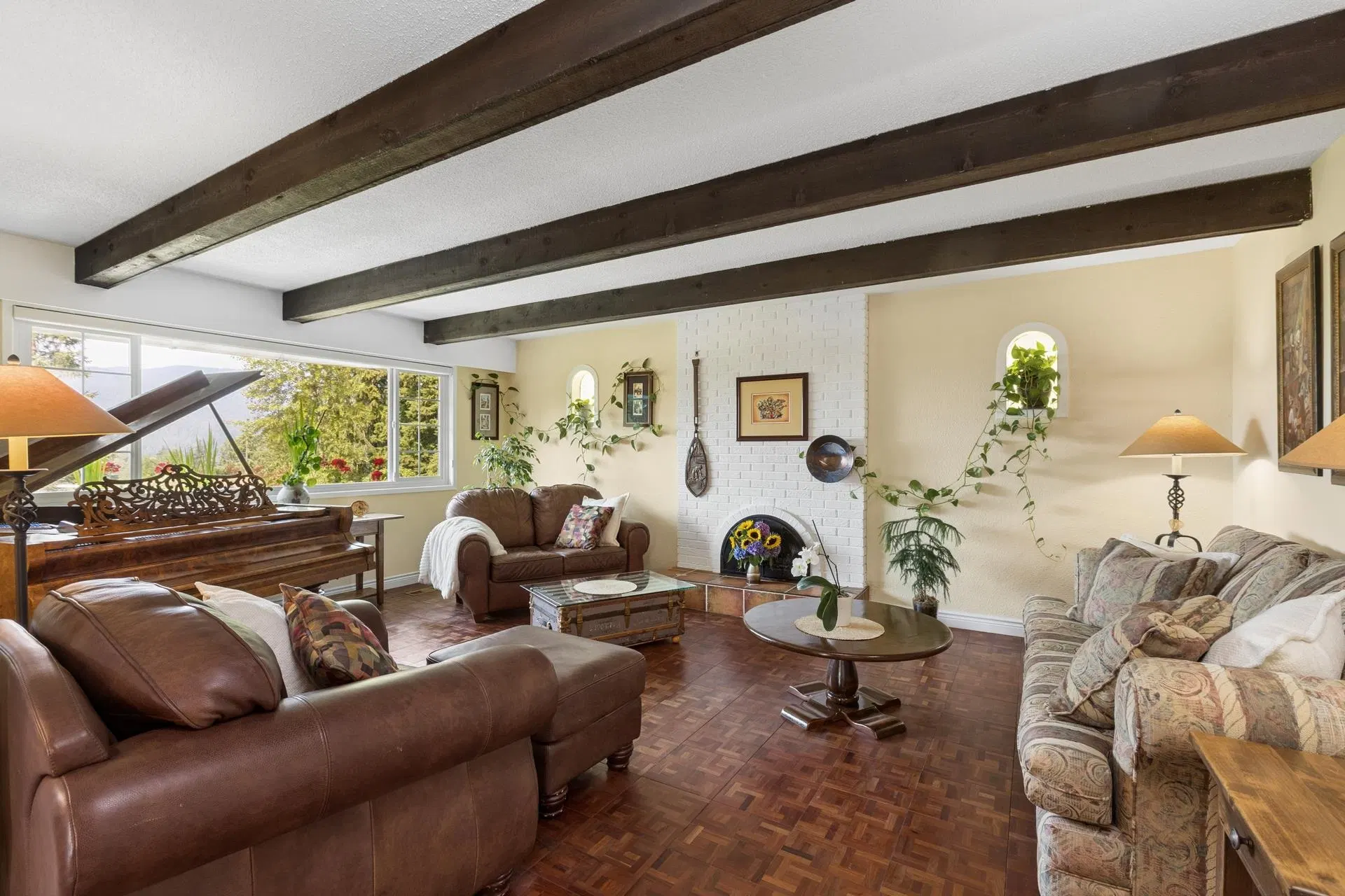 Photo 5 of 40 at 704 Maurelle Court