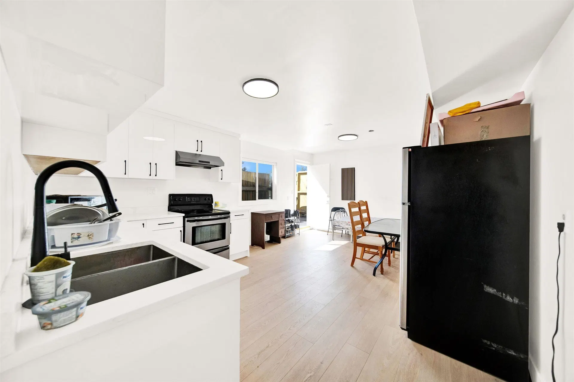 Photo 4 of 29 at 12712 113a Avenue