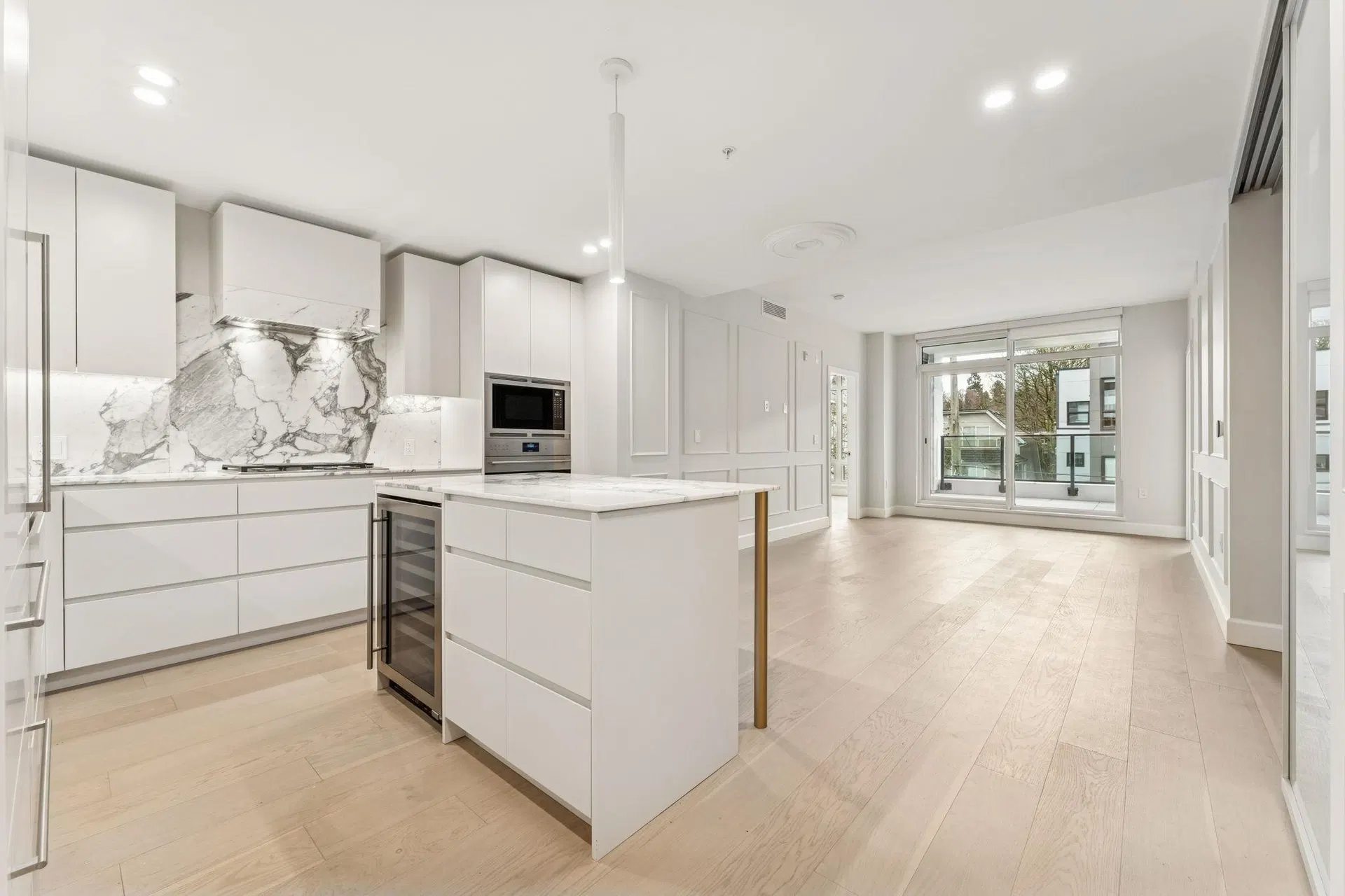 Photo 1 of 40 at #304 – 3668 W 10th Avenue