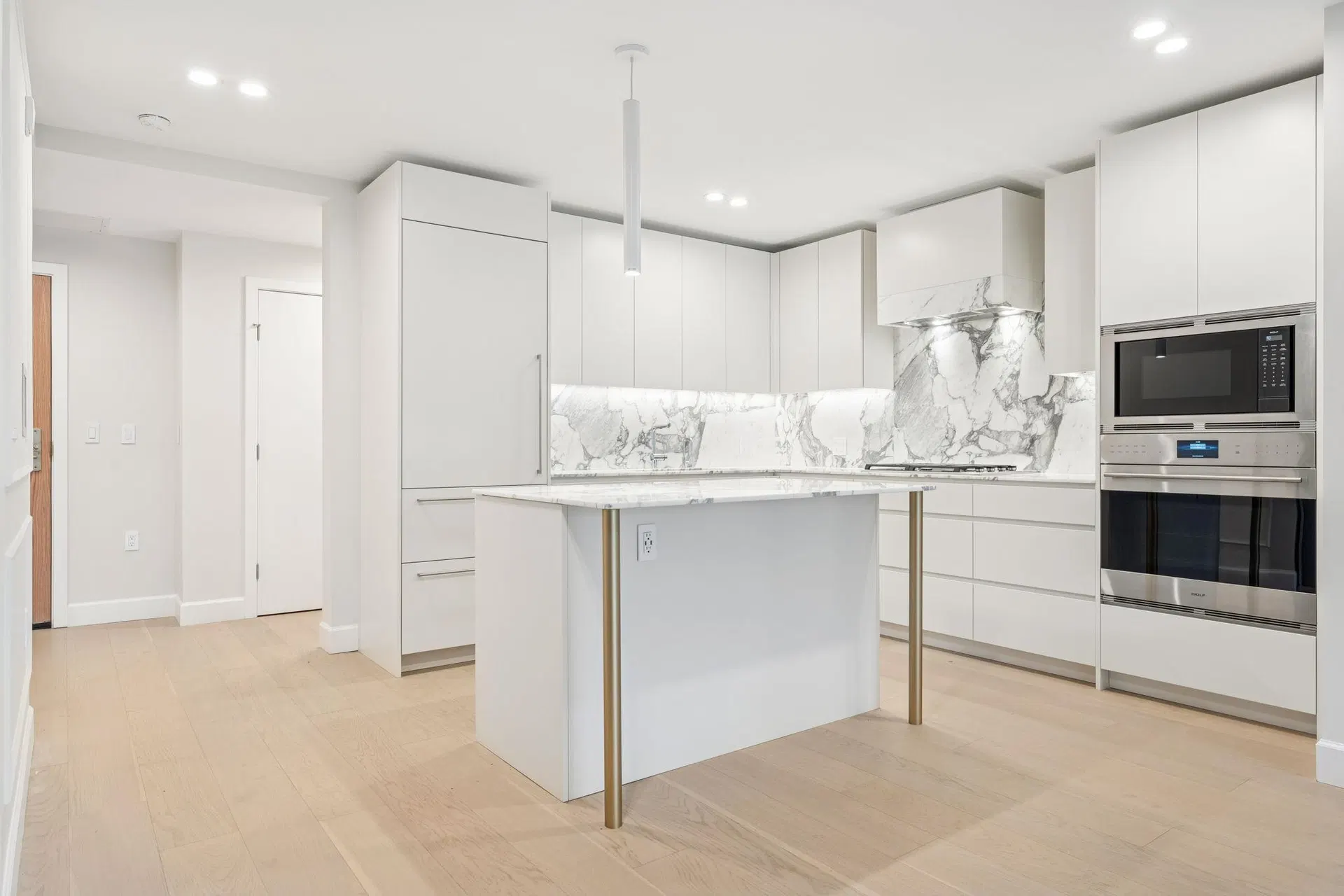 Photo 3 of 40 at #304 – 3668 W 10th Avenue