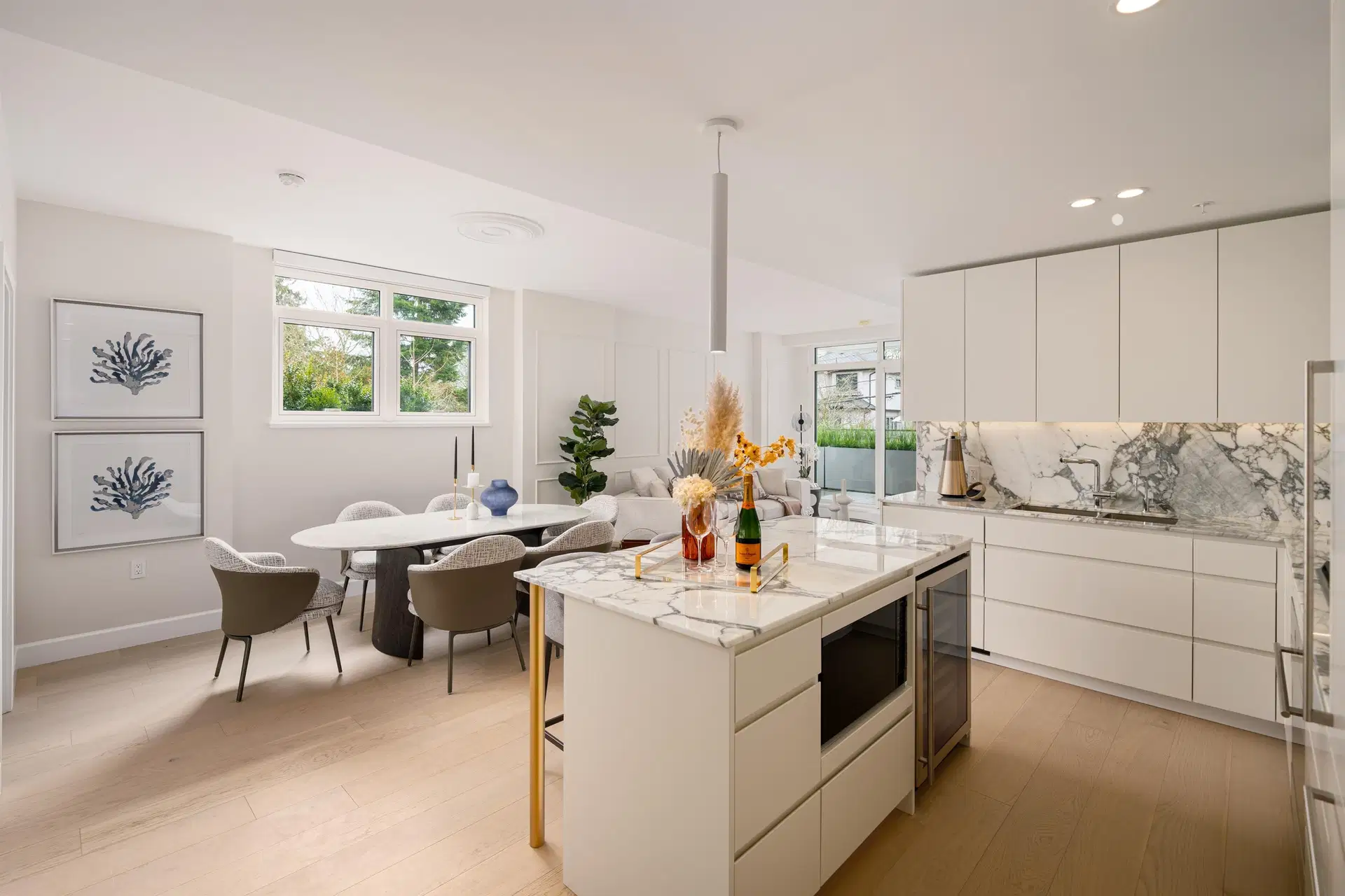 #202 – 3668 10th Avenue