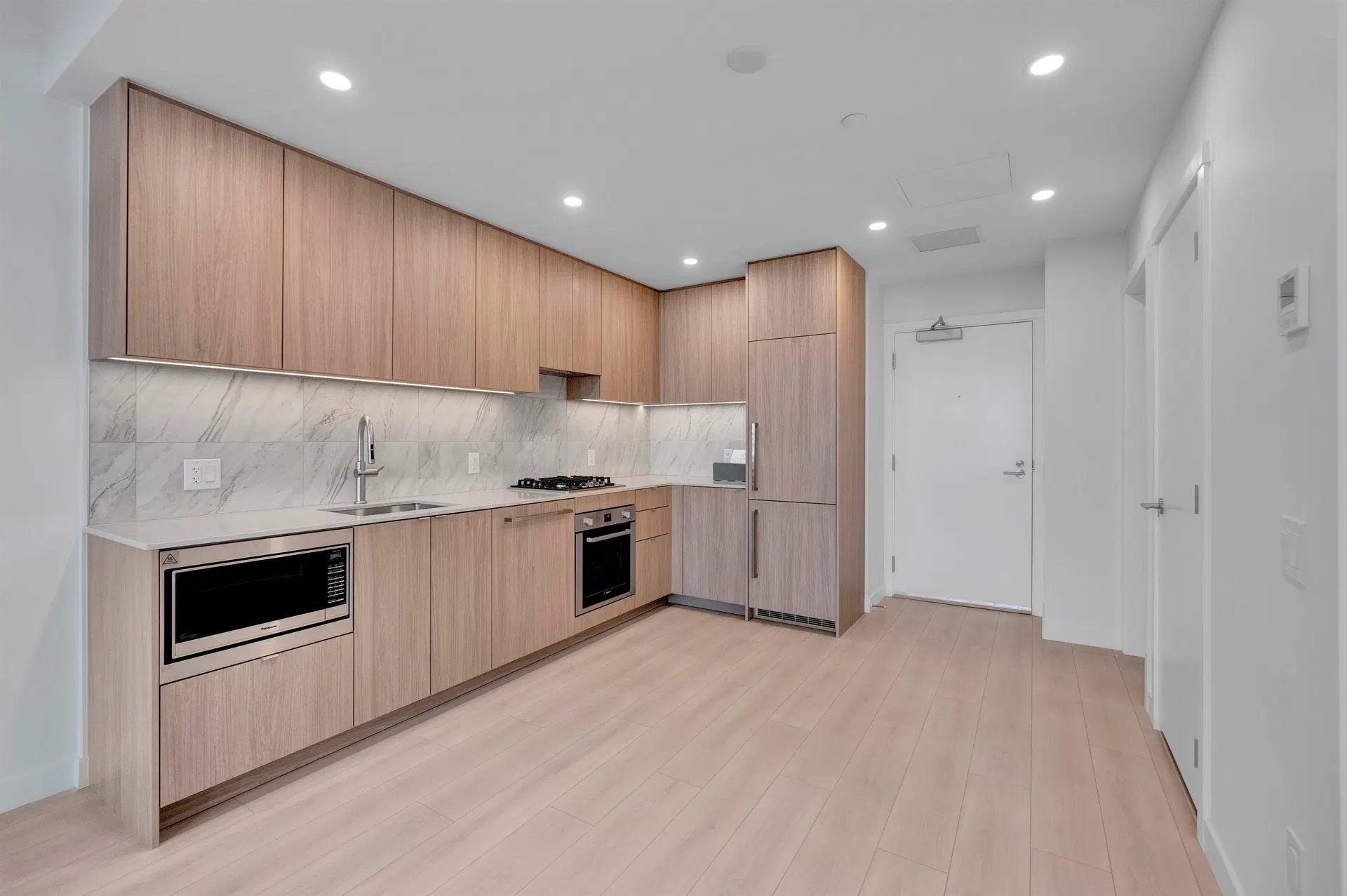 Photo 4 of 37 at #2703 – 626 Claremont Street