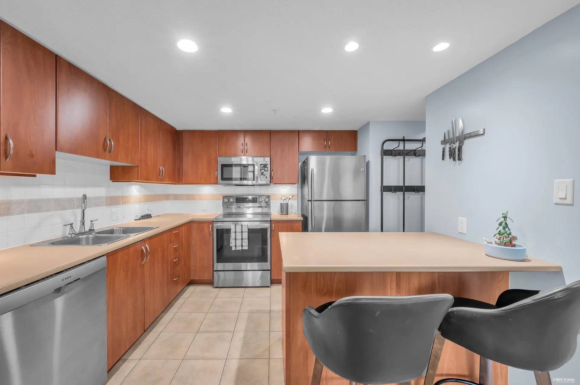 Photo 2 of 23 at #804 – 615 Hamilton Street