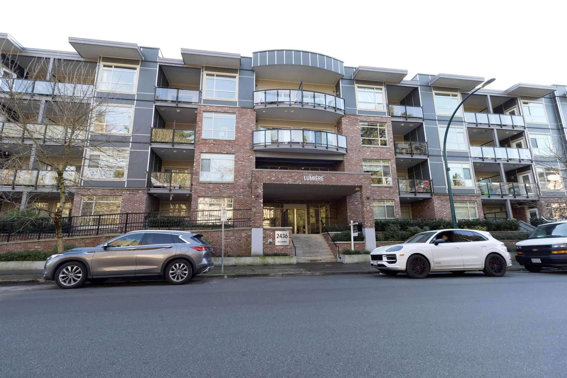 #407 – 2436 Kelly Avenue