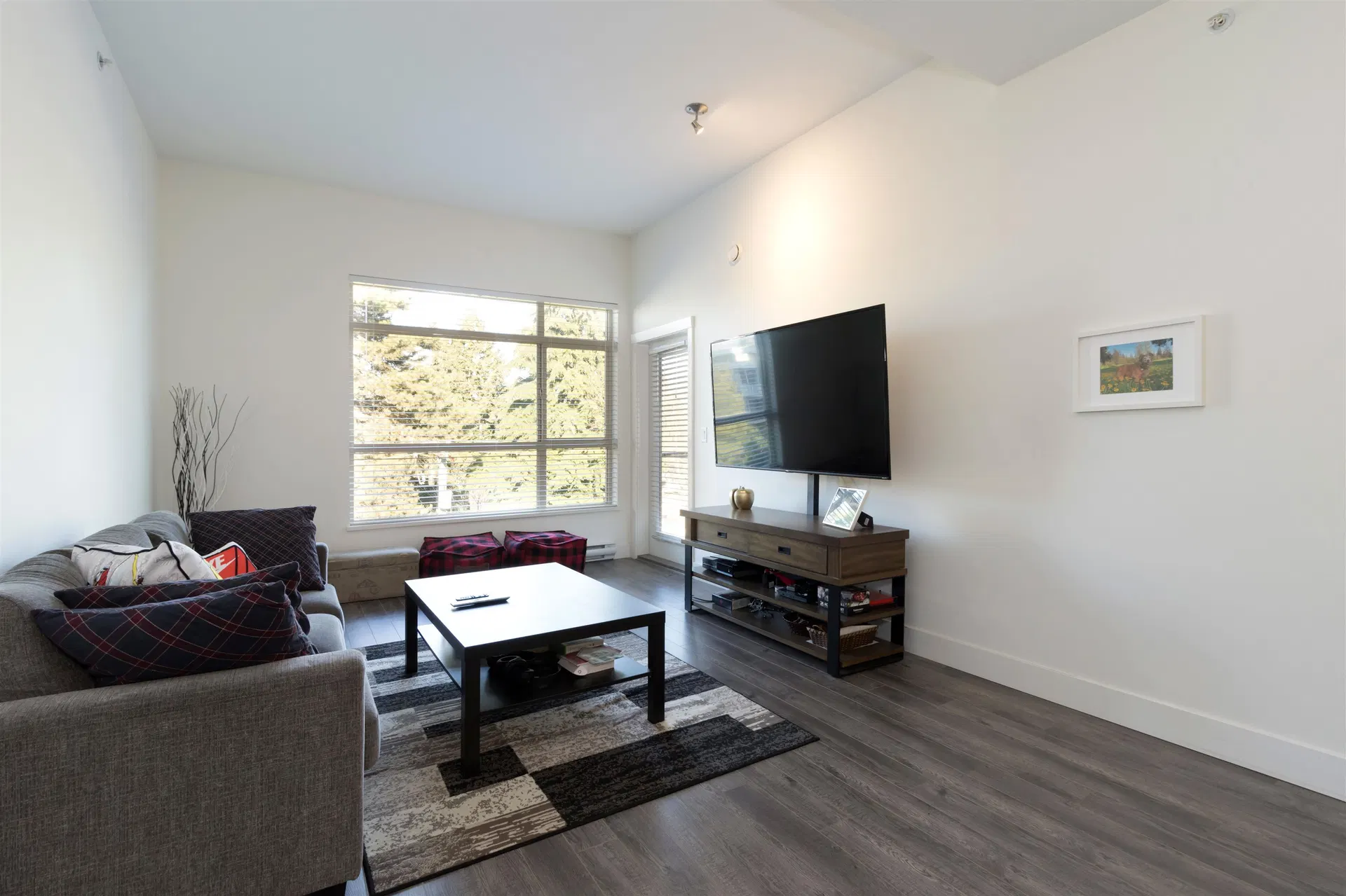Photo 4 of 21 at #407 – 2436 Kelly Avenue
