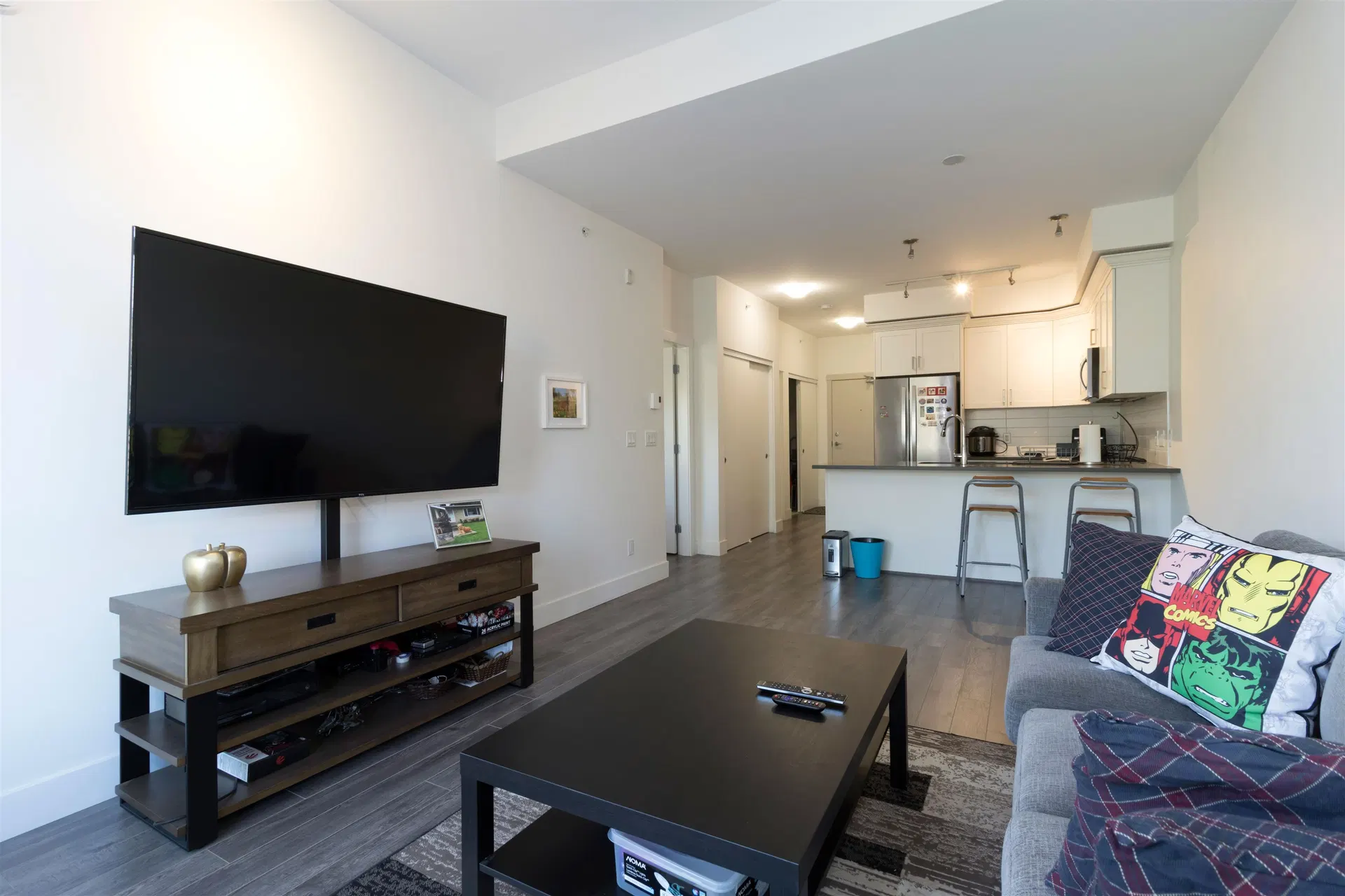 Photo 5 of 21 at #407 – 2436 Kelly Avenue