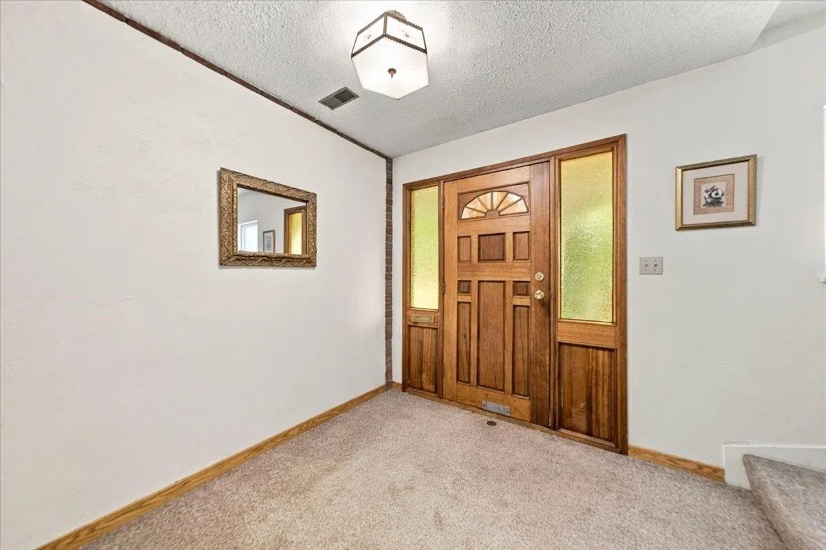 Photo 3 of 29 at 14790 55 Avenue