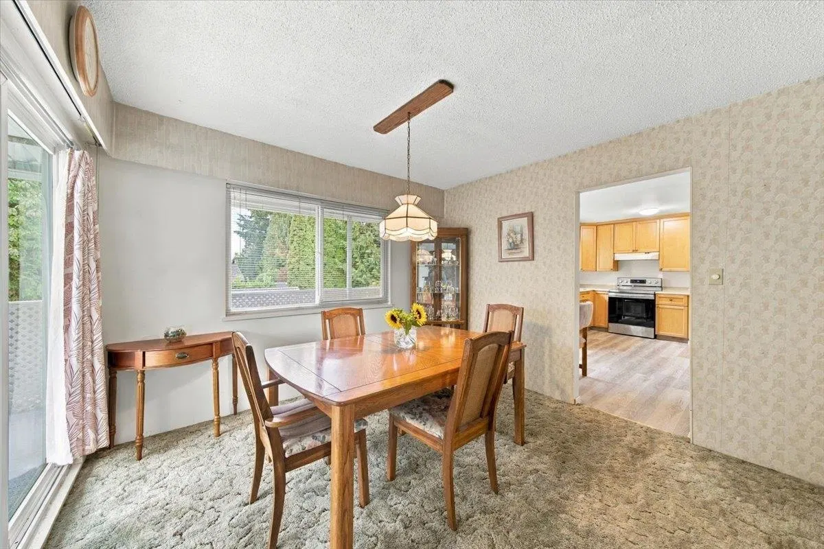 Photo 5 of 29 at 14790 55 Avenue
