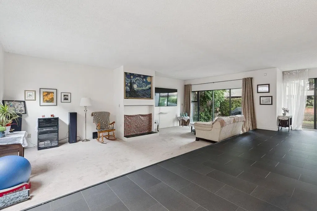 Photo 2 of 26 at 6626 Turnberry Crescent