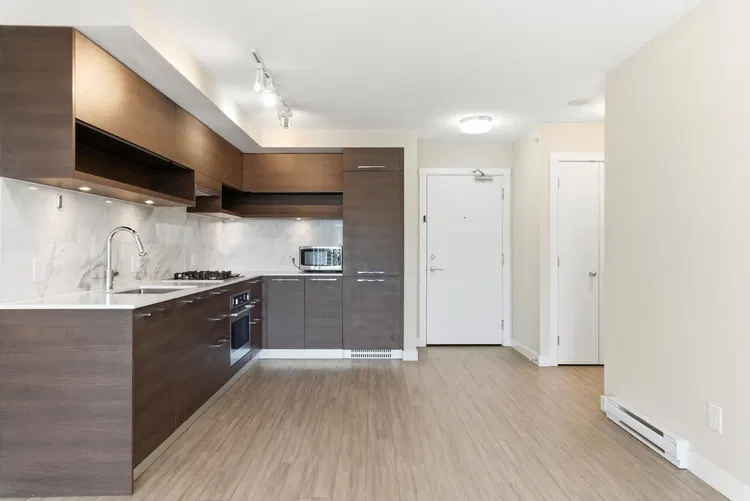 Photo 5 of 21 at #2103 – 570 Emerson Street