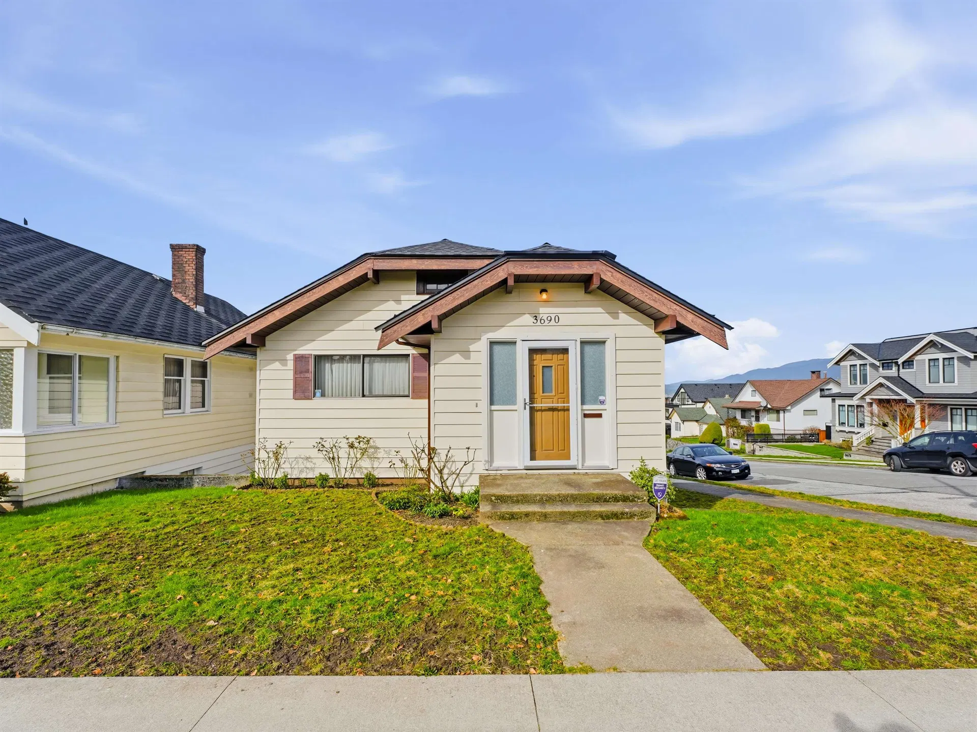 Photo 1 of 31 at 3690 Dundas Street