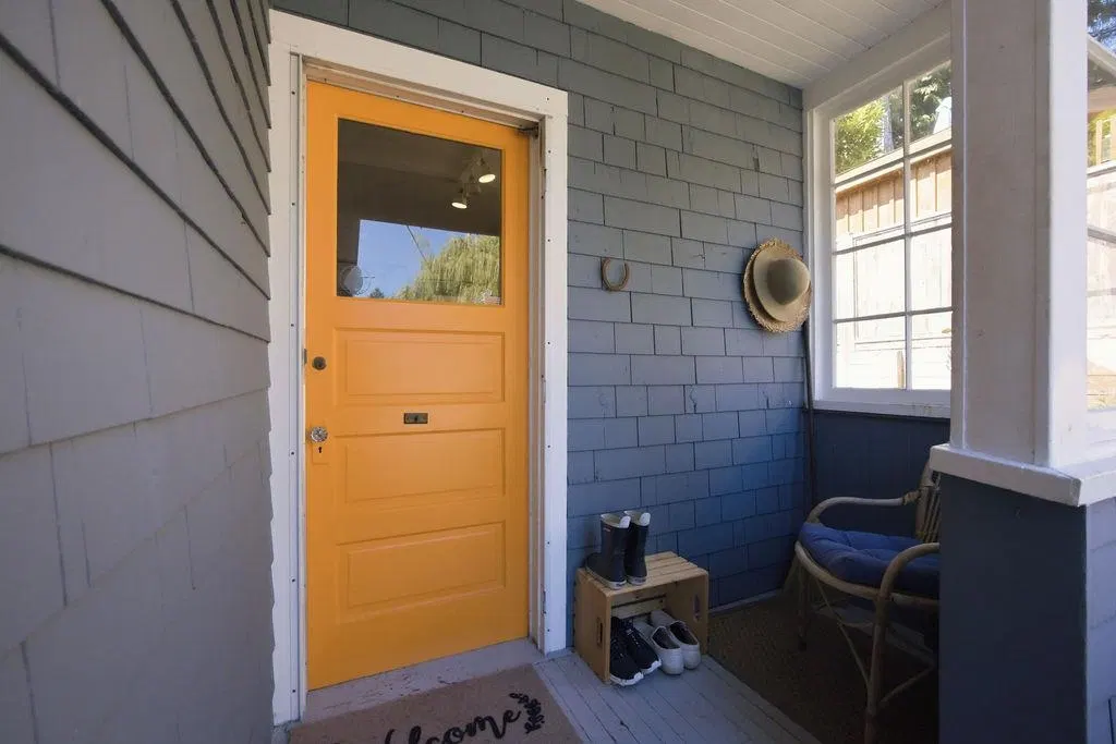 Photo 5 of 29 at 633 Beach Avenue