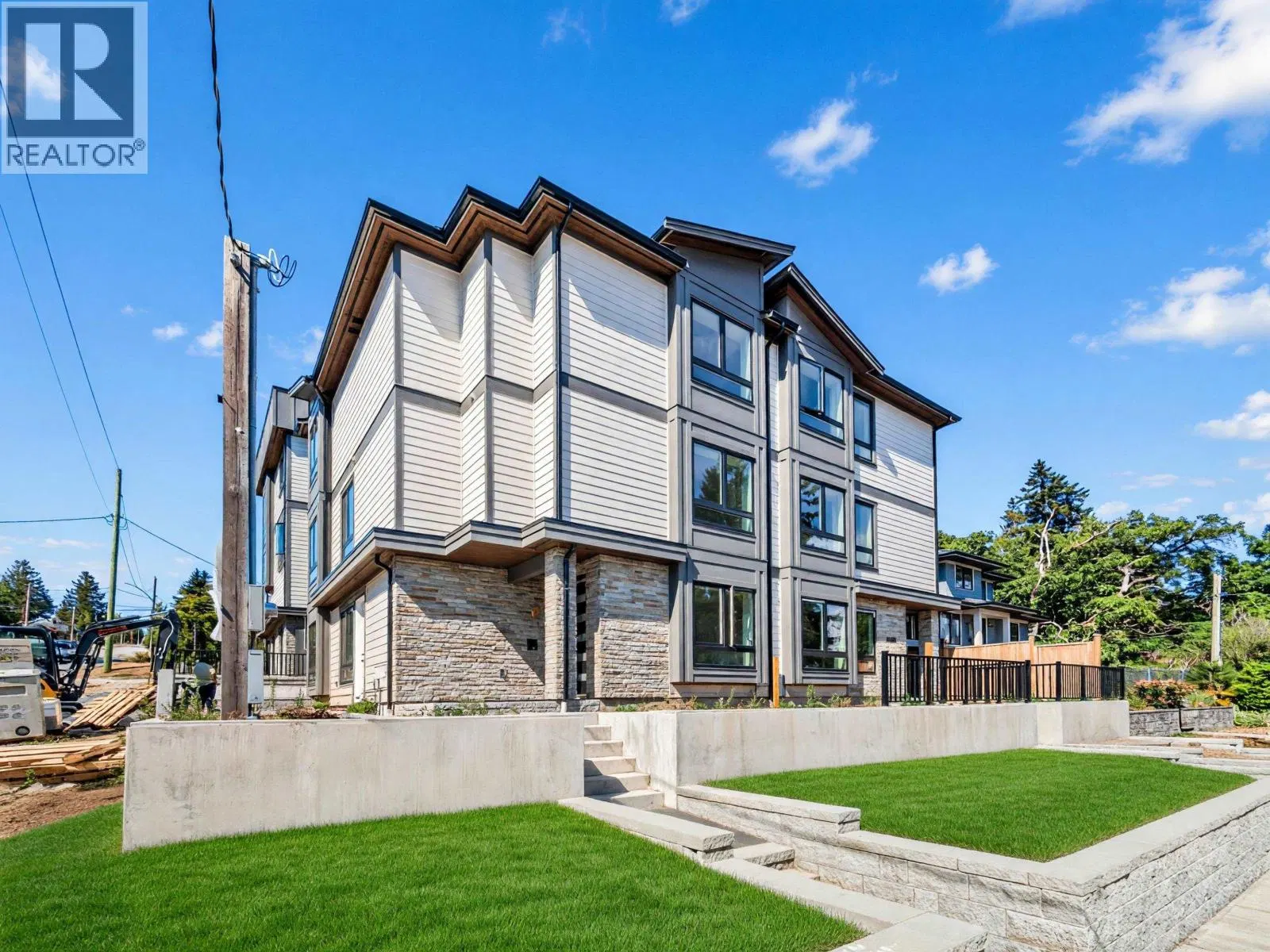 Photo 4 of 40 at #1 – 5915 KEITH Street