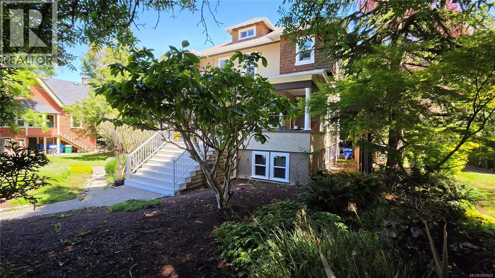 Photo 3 of 30 at 1025 Carberry Gardens