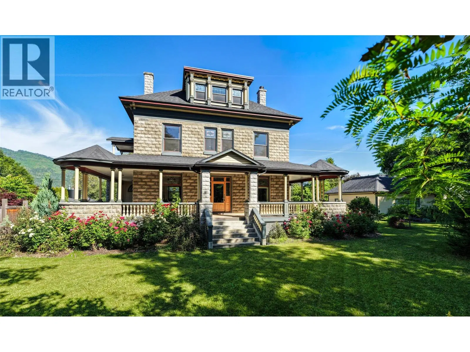Photo 2 of 68 at 805 & 815 Mackenzie Avenue