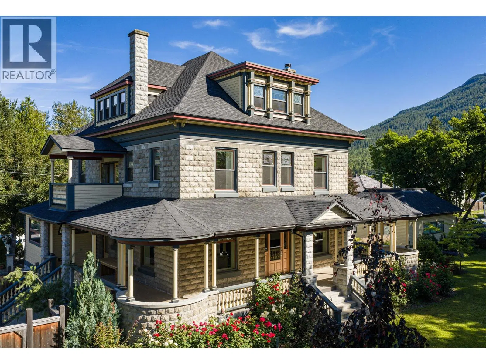 Photo 5 of 68 at 805 & 815 Mackenzie Avenue