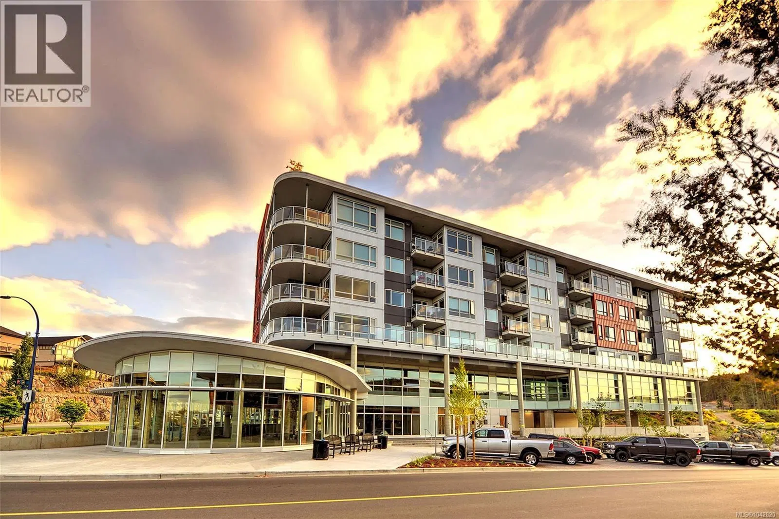 #407 – 1311 Lakepoint Way