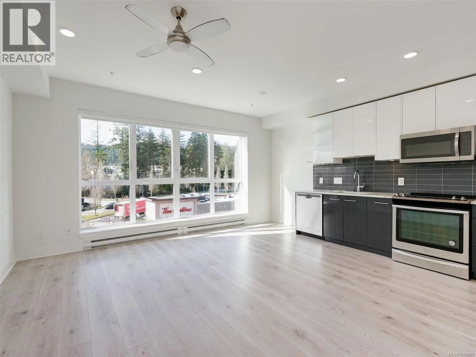 Photo 3 of 33 at #407 – 1311 Lakepoint Way