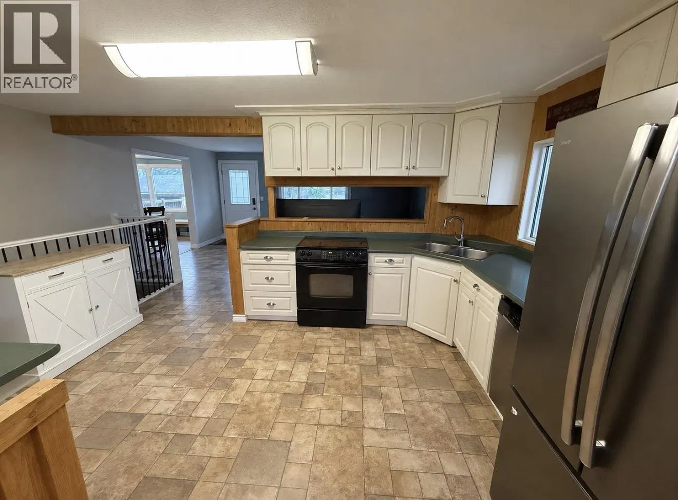 Photo 2 of 15 at 12776 PEACH Avenue